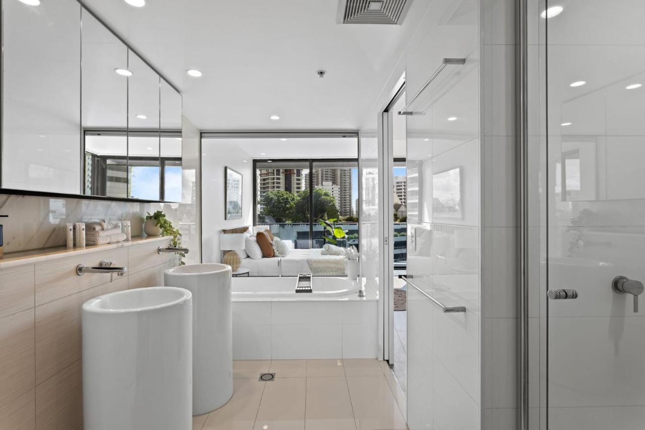 Stylish And Modern Oracle 2 Bedroom - Coasthm *